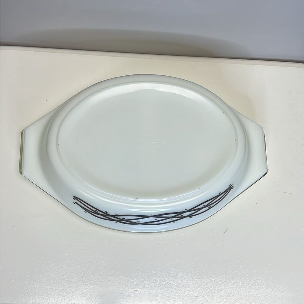 PYREX Barbed Wire Cinderella Divided Dish with Lid made in USA - Picture 6 of 11